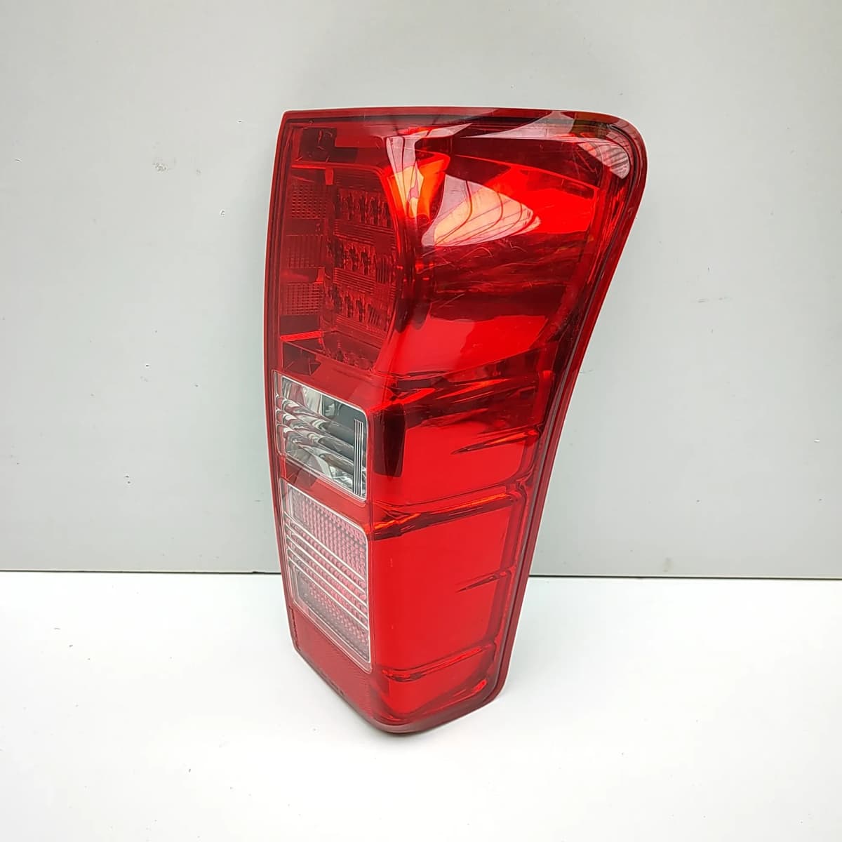 ISUZU D-MAX MK2 RT Rücklicht hinten rechts 8981254003 RHD 2014 36208535