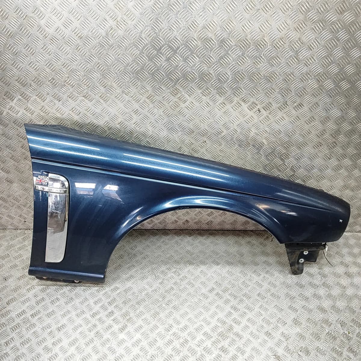 JAGUAR XJ X350 Front Right Fender 7W93-16104-AA 2.7 Diesel 152kw 2008 36202949