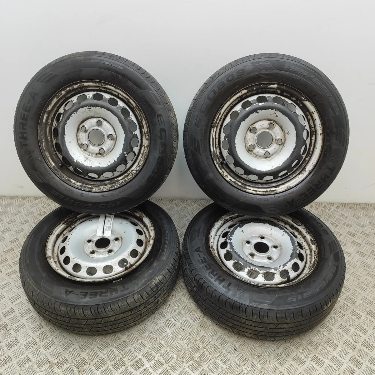VW CADDY Mk4 Wheel Set R15 2K0601027B 2.0 Diesel 75kw 34217006