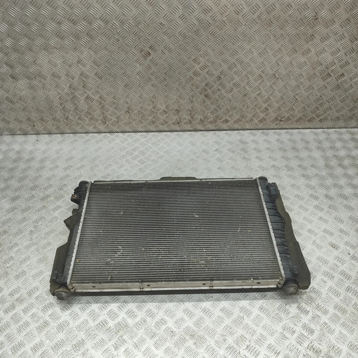ASTON MARTIN DB9 Cabrio AM802 Cooling Radiator 3D33-8005-AC 6.0 Petrol 350kW